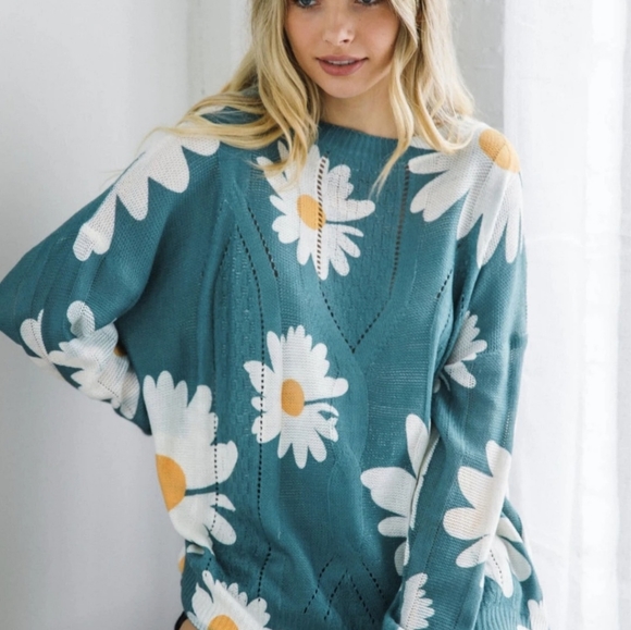 Davi&Dani Flowered Sweatshirt - Picture 5 of 7